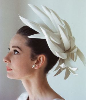 Pictures of Audrey Hepburn - audrey-hepburn with fabulous hat.jpg